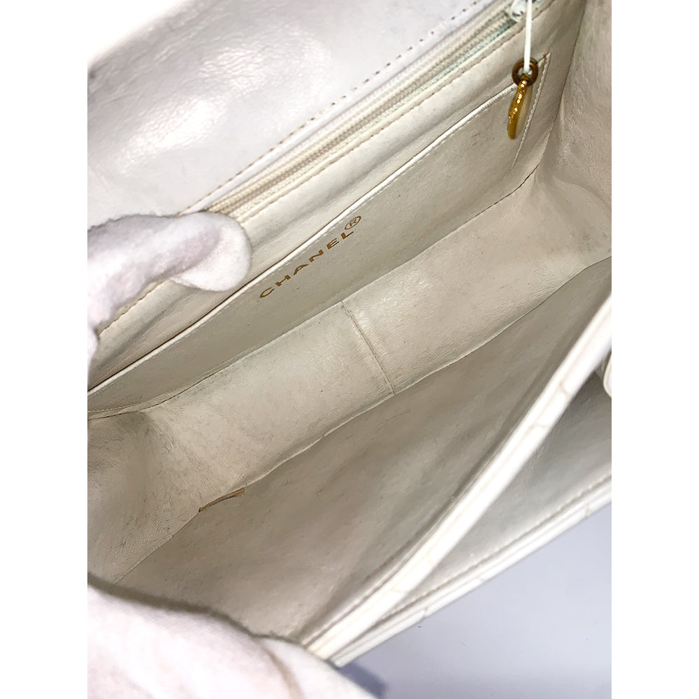 CH CHANEL Vintage Flap Bag, White, Lambskin Leather, Gold hardware - view 6