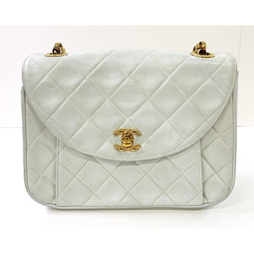 CH CHANEL Vintage Flap Bag, White, Lambskin Leather, Gold hardware CHANEL Matelasse Bijou Chain Shoulder Bag