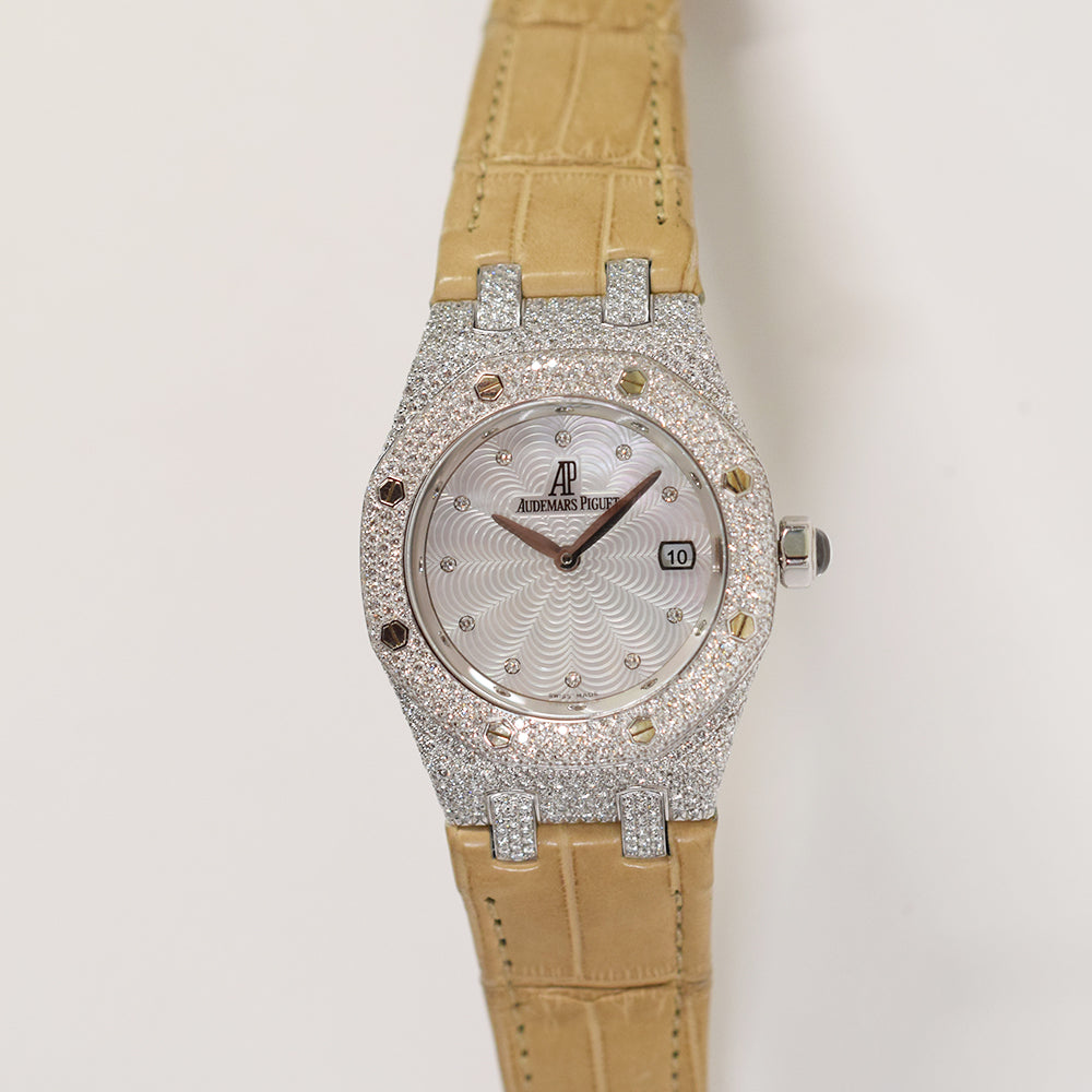 Audemars Piguet Royal Oak Lady Quartz 33mm White Gold Diamond-set Bezel Ref. 67605BC.ZZ.D070SU.01 - SILVER dial