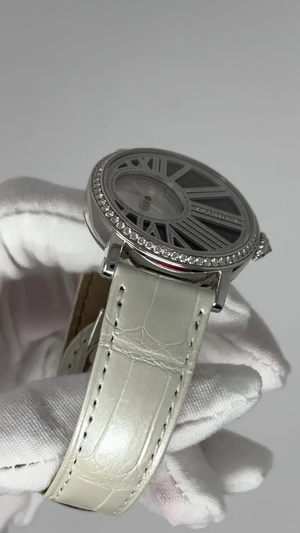 Cartier 22197 — Angled front and case profile view from vendor video