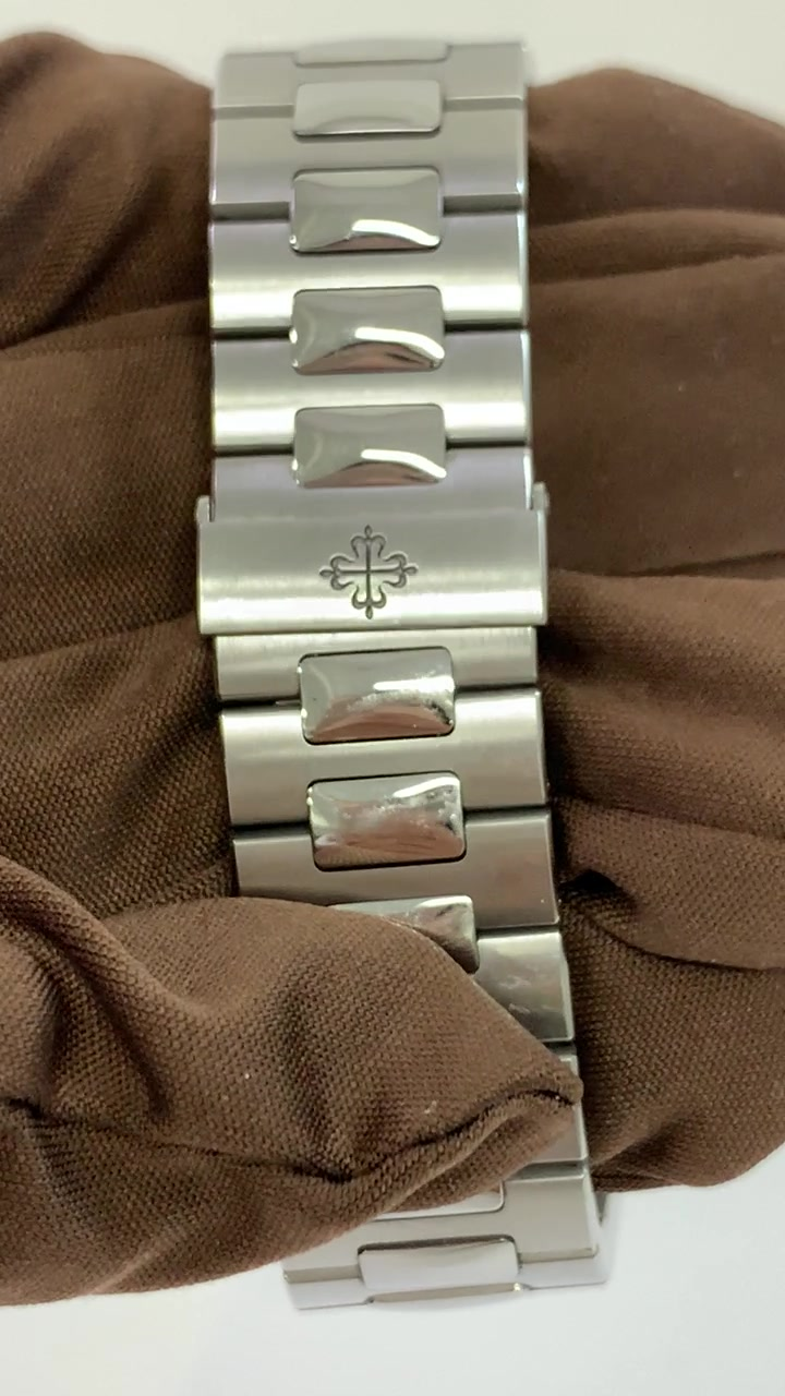 Patek Philippe Tiffany Nautilus stock 27513 — Clasp and bracelet from vendor video