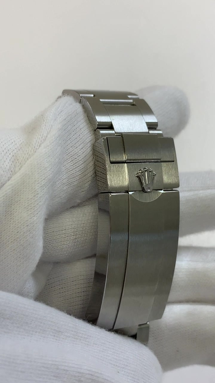 Rolex Deepsea Ref 136660 stock 27610 Clasp and bracelet from vendor video