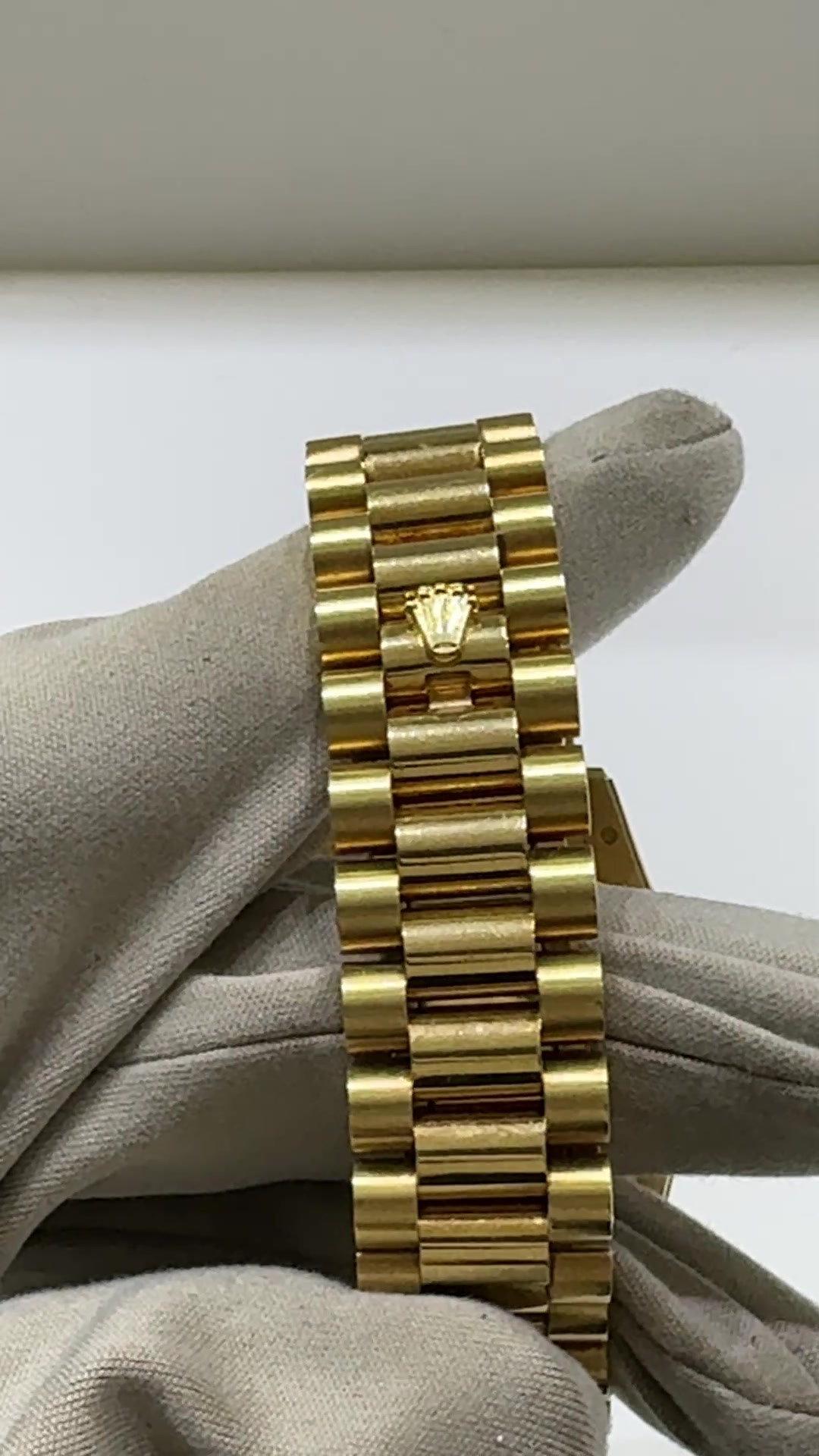 Rolex Day-Date stock 31732 — Clasp and bracelet from vendor video