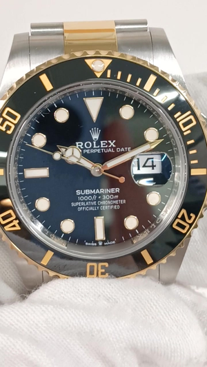 Rolex Submariner Ref 126613LN stock 32072 Front from vendor video
