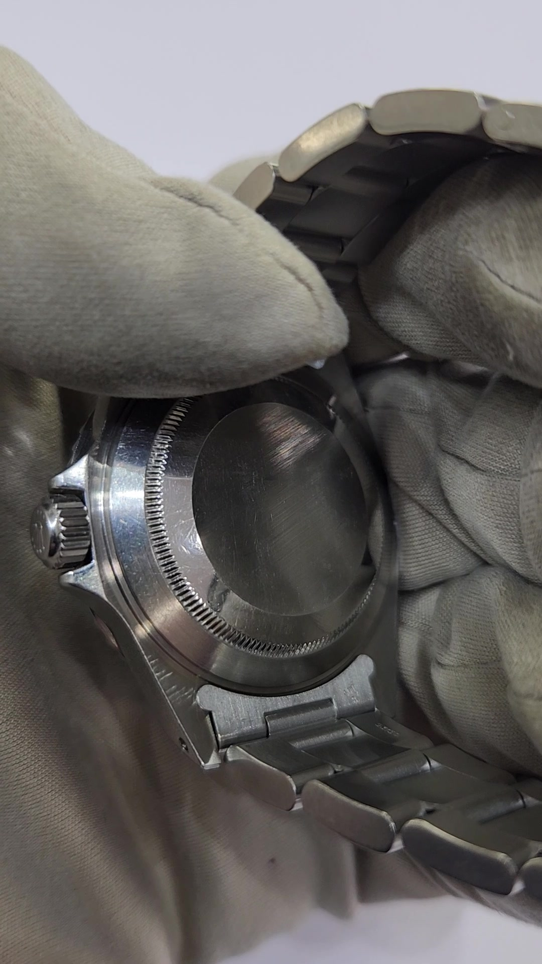 Rolex stock 32951 Caseback and crown from vendor video