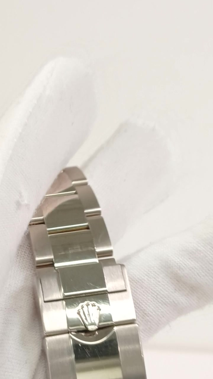 Rolex Submariner Ref 126619LB stock 33829 Clasp and bracelet from vendor video