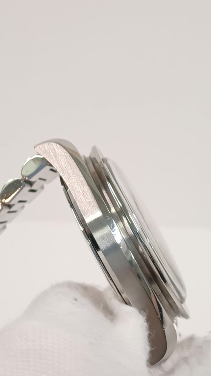 Omega Speedmaster Reduced stock 35942 — Side profile from vendor video