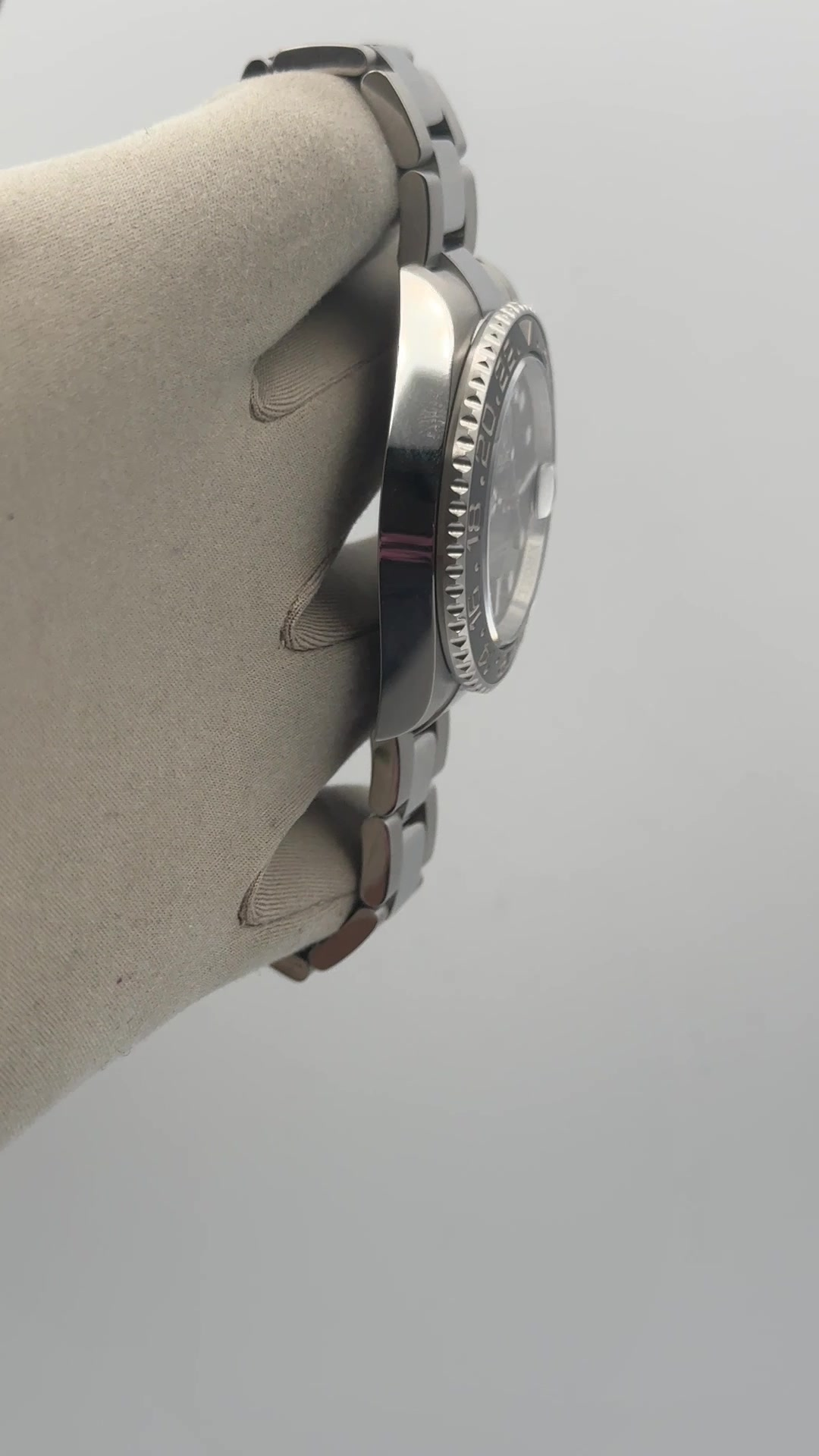 Rolex stock 38010 Case side from vendor video