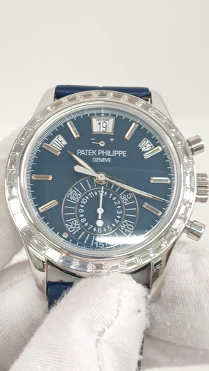 Patek Philippe platinum chronograph stock 39008 — Front from vendor video