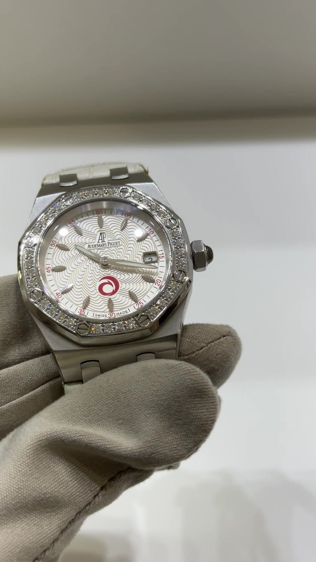 Audemars Piguet Royal Oak Alinghi stock 39325 Front from vendor video