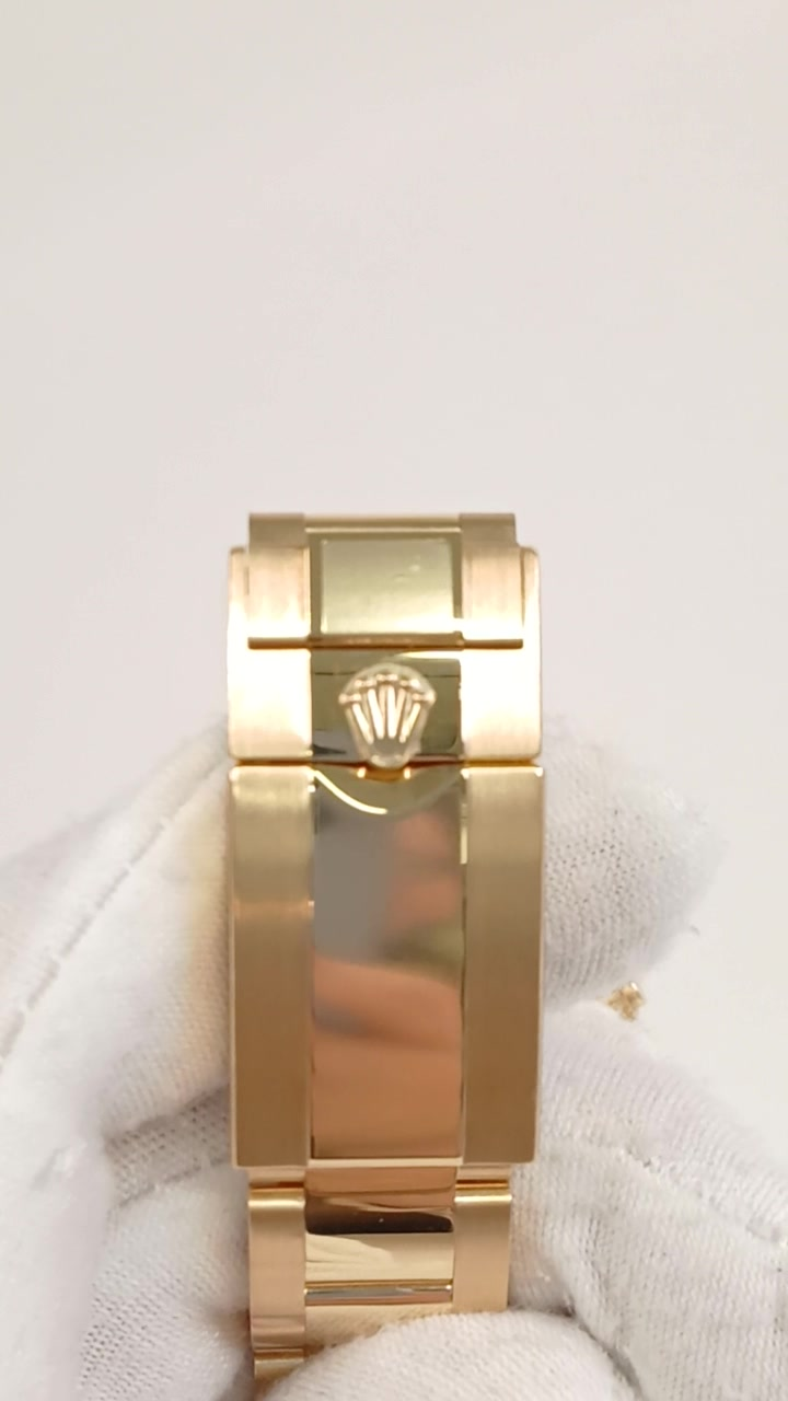 Rolex Daytona stock 39375 Clasp and bracelet from vendor video