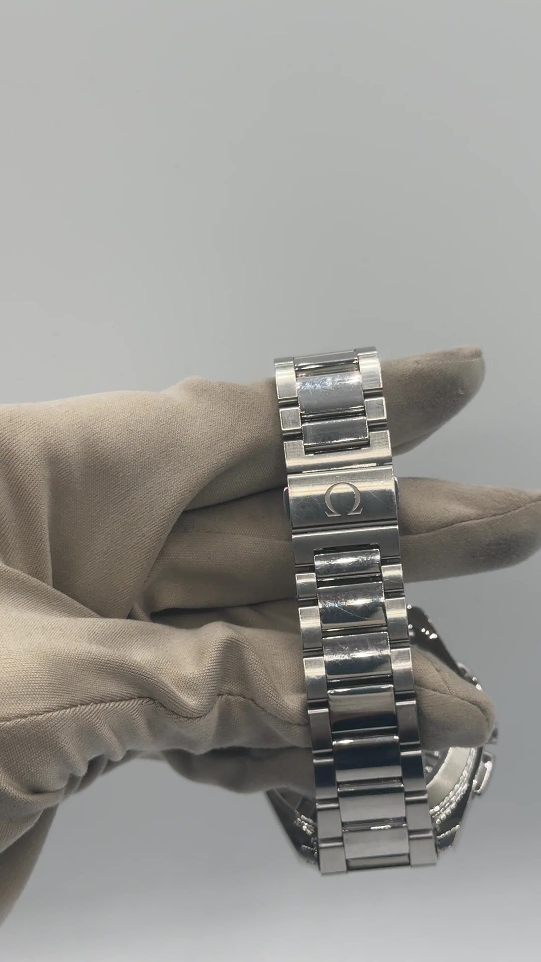 Omega Aqua Terra GMT Chronograph stock 39633 Clasp and bracelet from vendor video