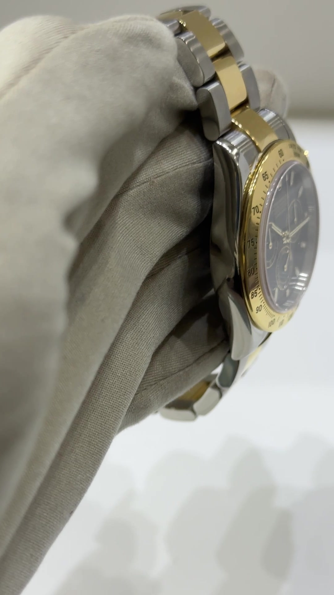 Rolex stock 39996 Case side from vendor video