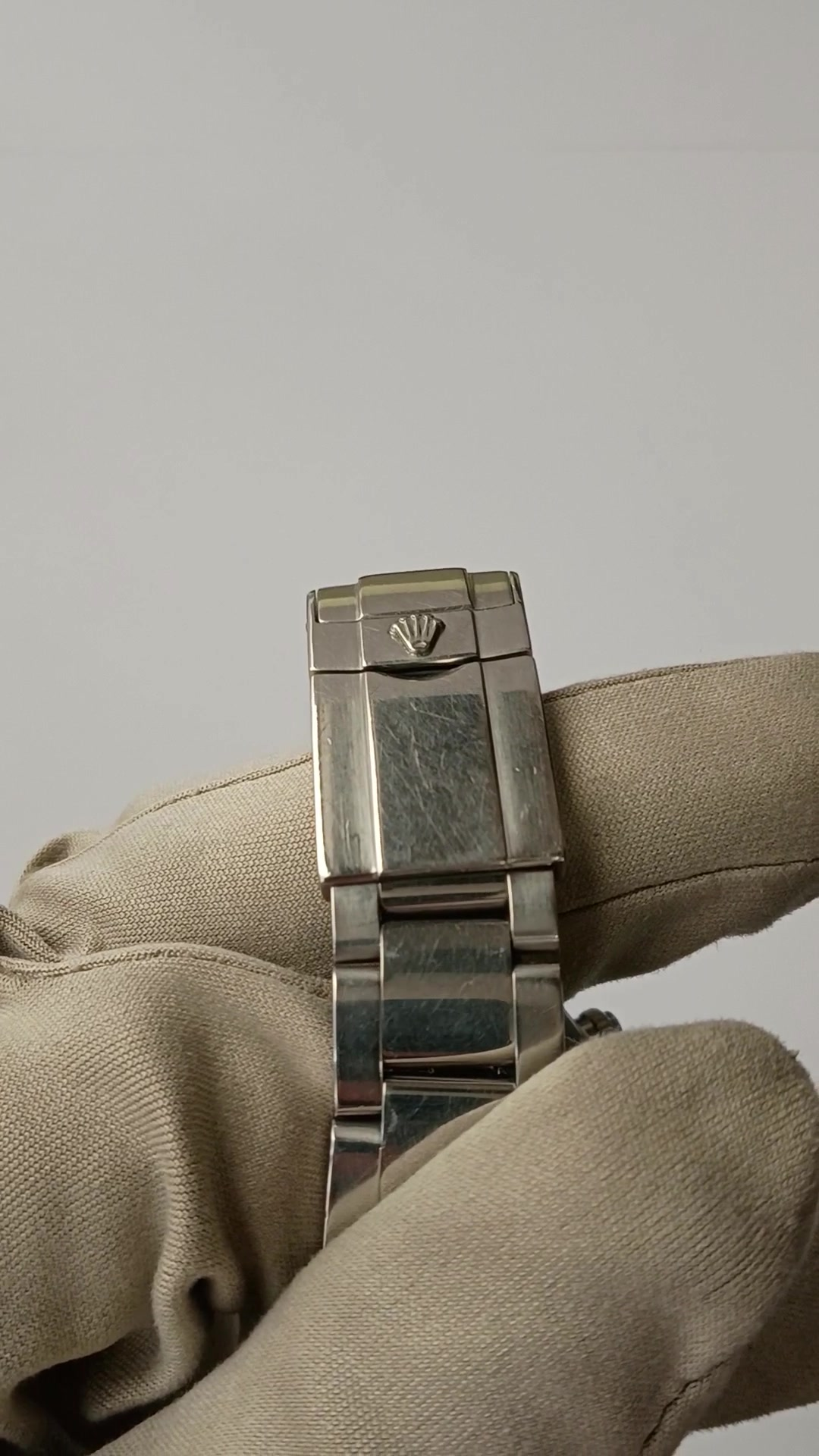 Rolex stock 43026 Clasp and bracelet from vendor video