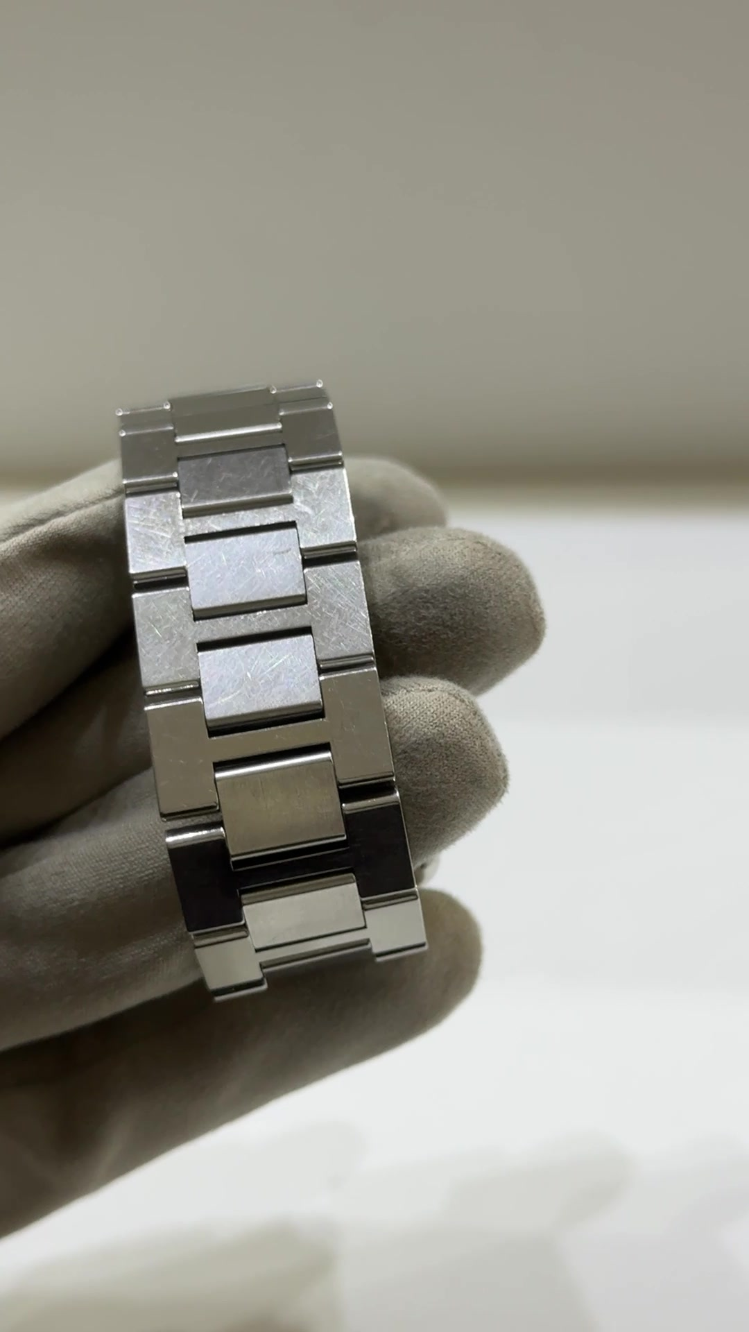Cartier Tank Solo stock 43081 Bracelet from vendor video