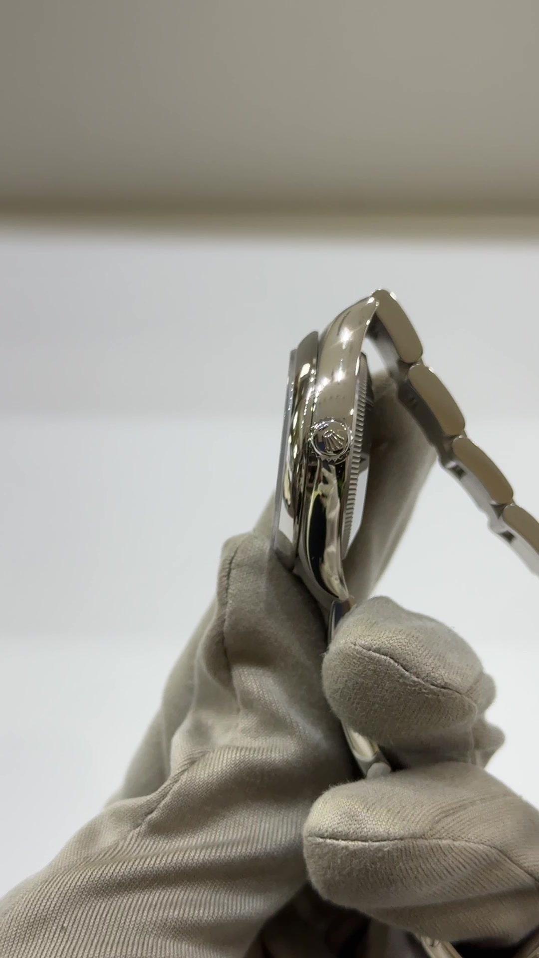 Rolex stock 45095 Crown and case from vendor video