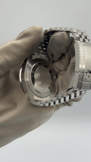 Rolex stock 45334 Caseback and bracelet from vendor video
