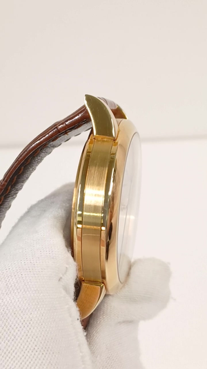 A. Lange & Söhne stock 47986 Case side from vendor video