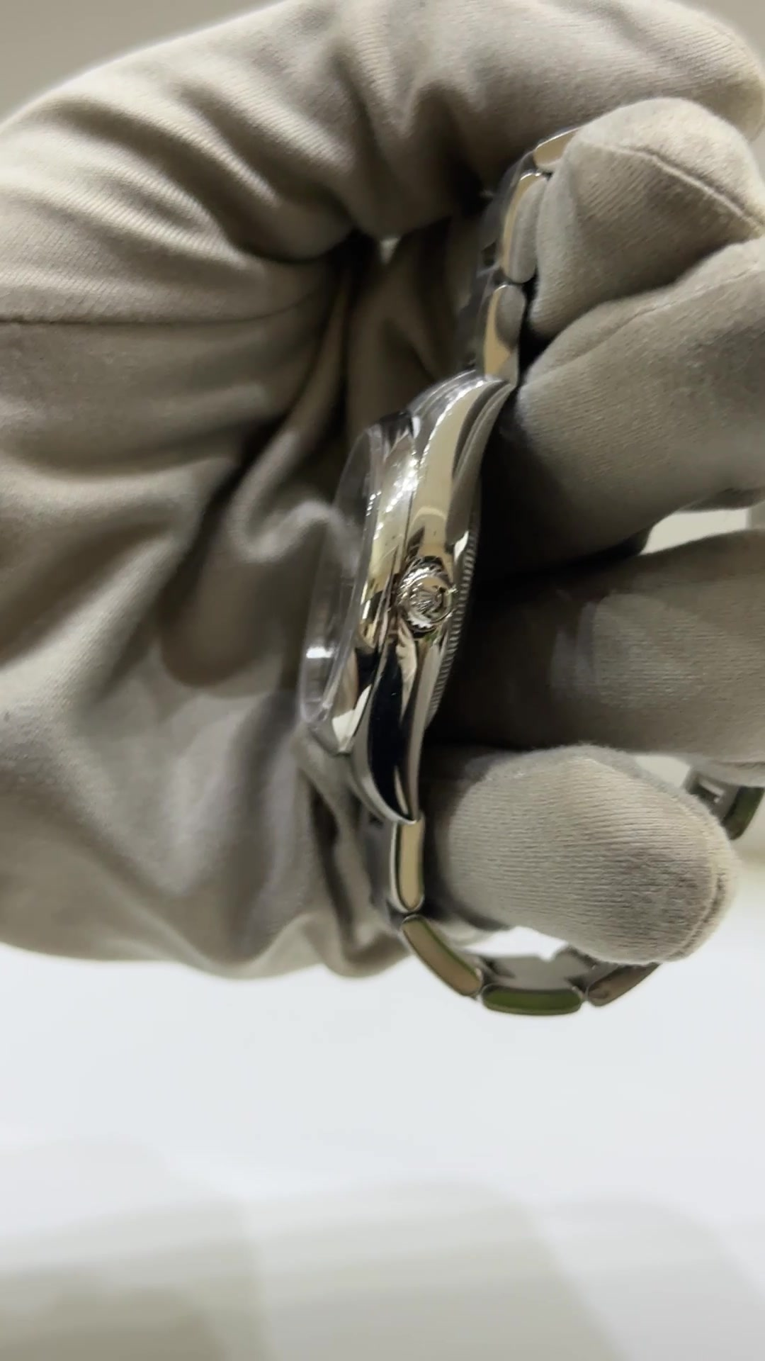 Rolex stock 48234 Crown and case side from vendor video