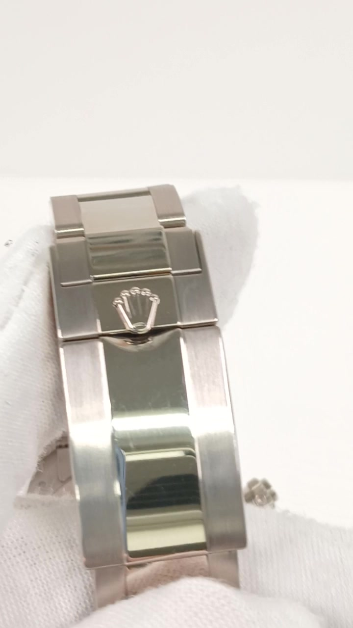 Rolex Daytona stock 49395 Clasp and bracelet from vendor video