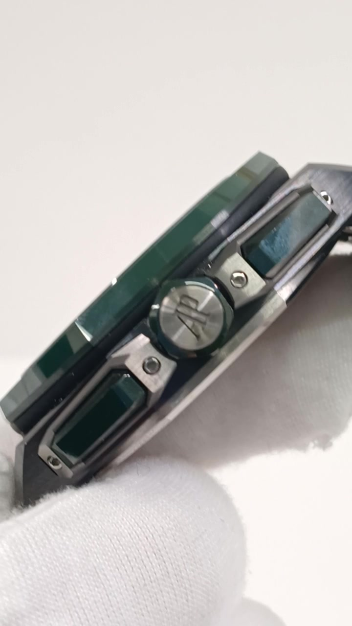 Audemars Piguet 26420CE.OO.A063VE.01 — Crown and pushers view from vendor video