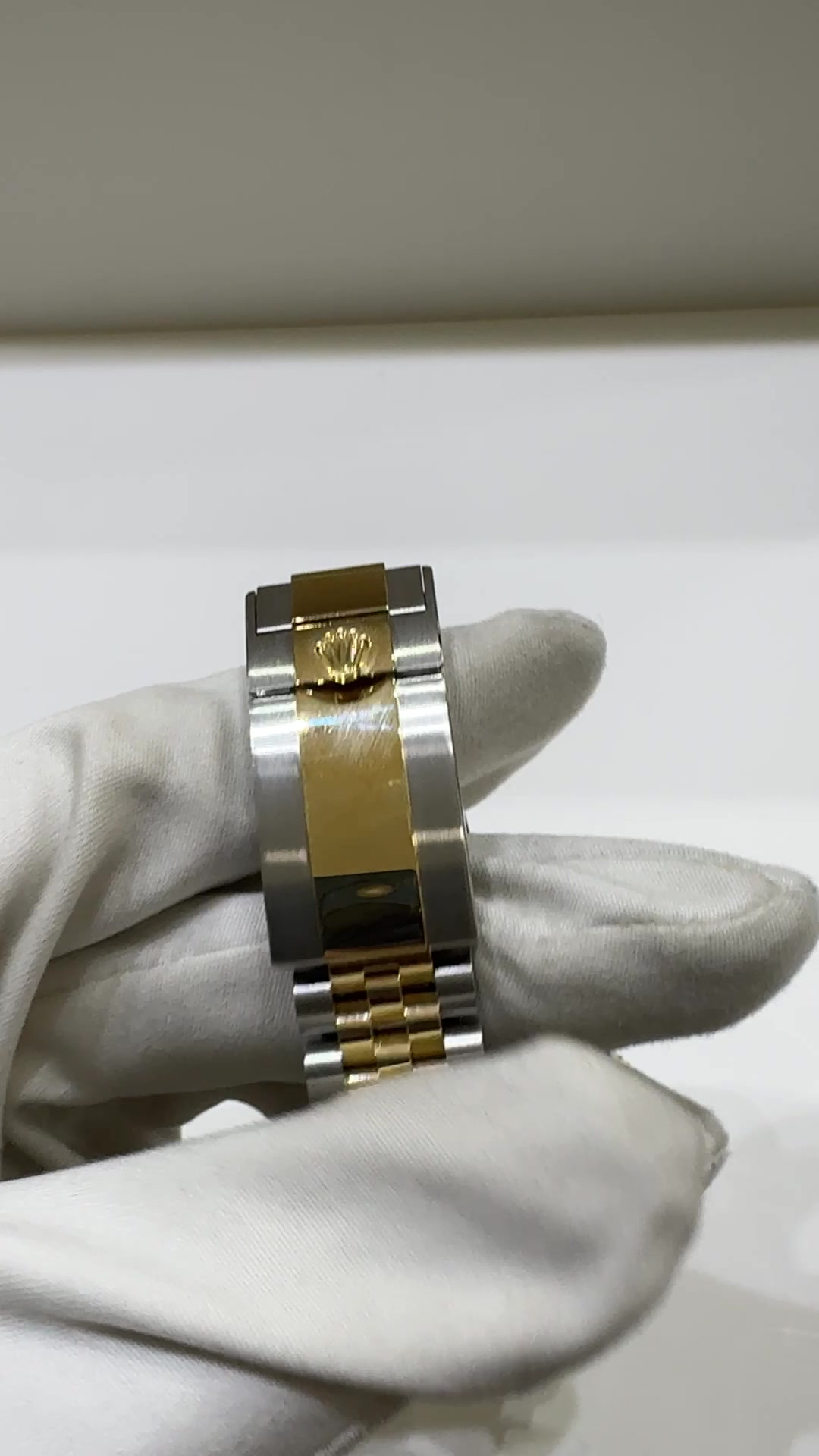 Rolex GMT-Master II Ref 126713GRNR stock 54738 Clasp and bracelet from vendor video