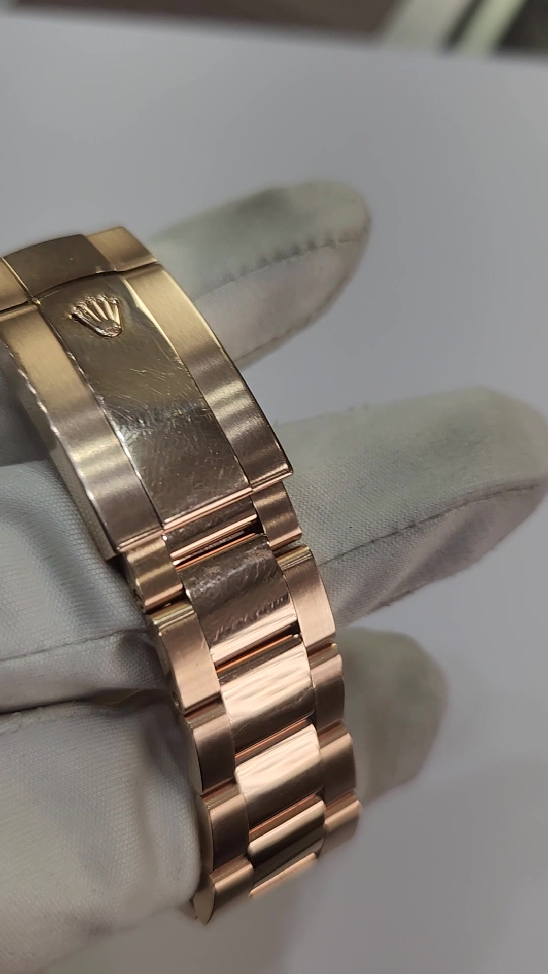 Rolex Sky-Dweller stock 55780 Clasp and bracelet from vendor video