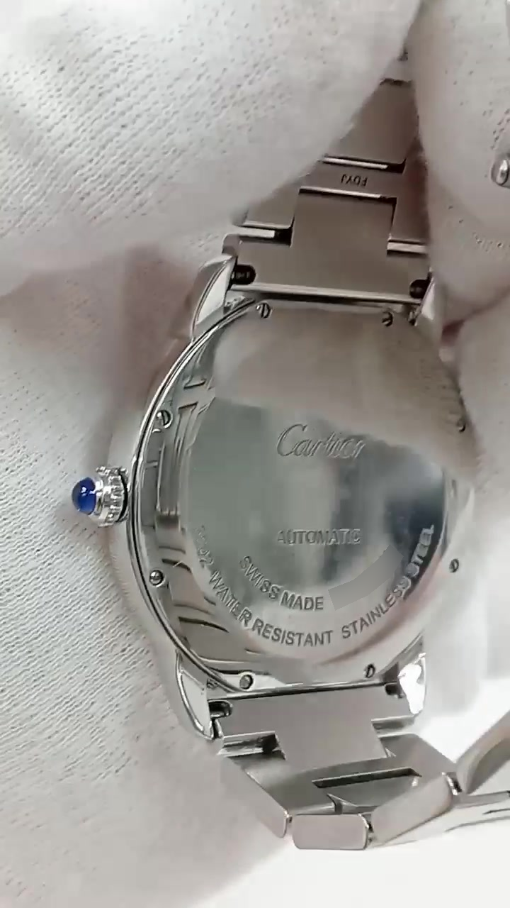 Cartier Ronde Solo stock 56442 — Caseback from vendor video