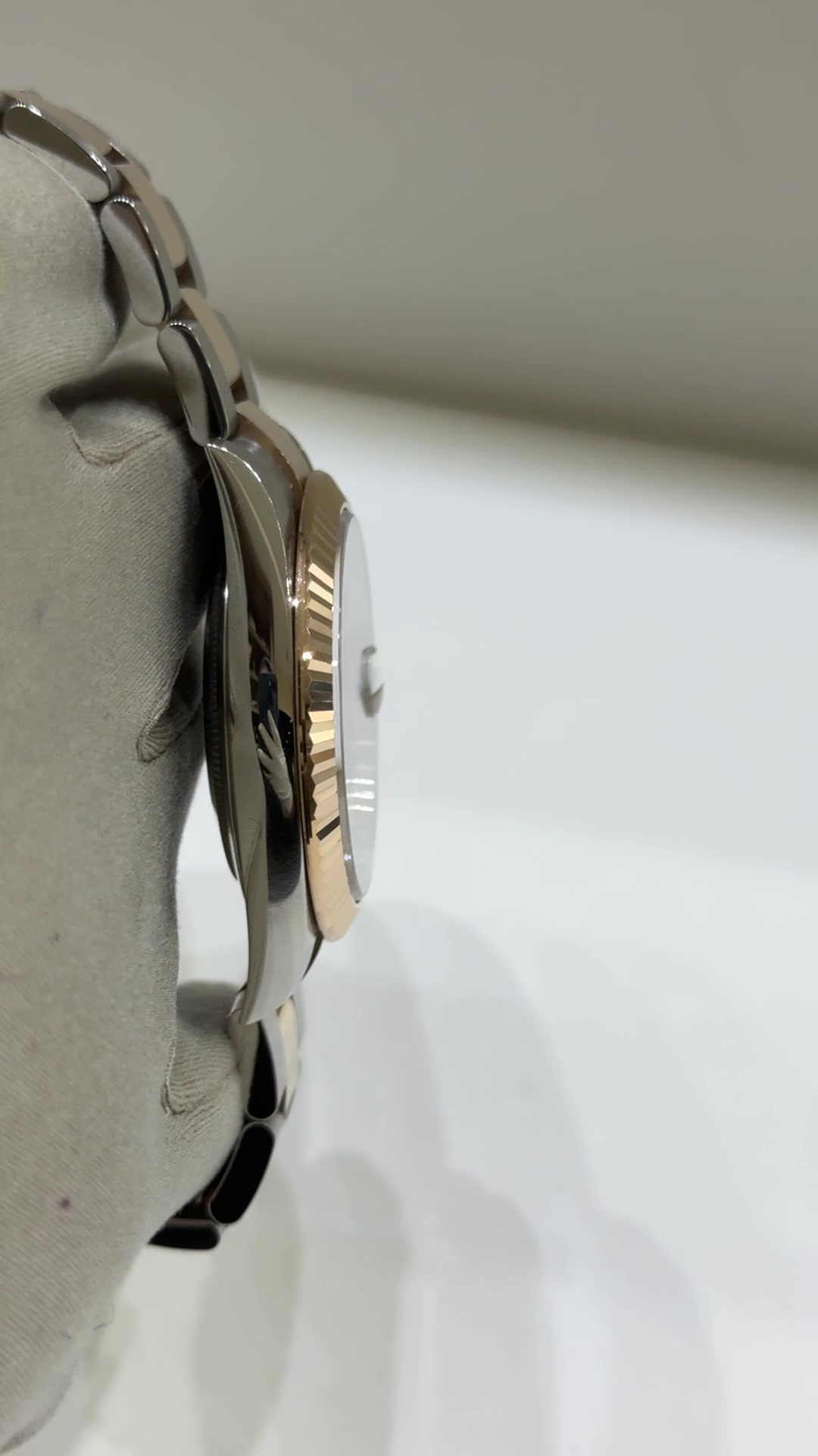 Rolex stock 57683 Case side from vendor video
