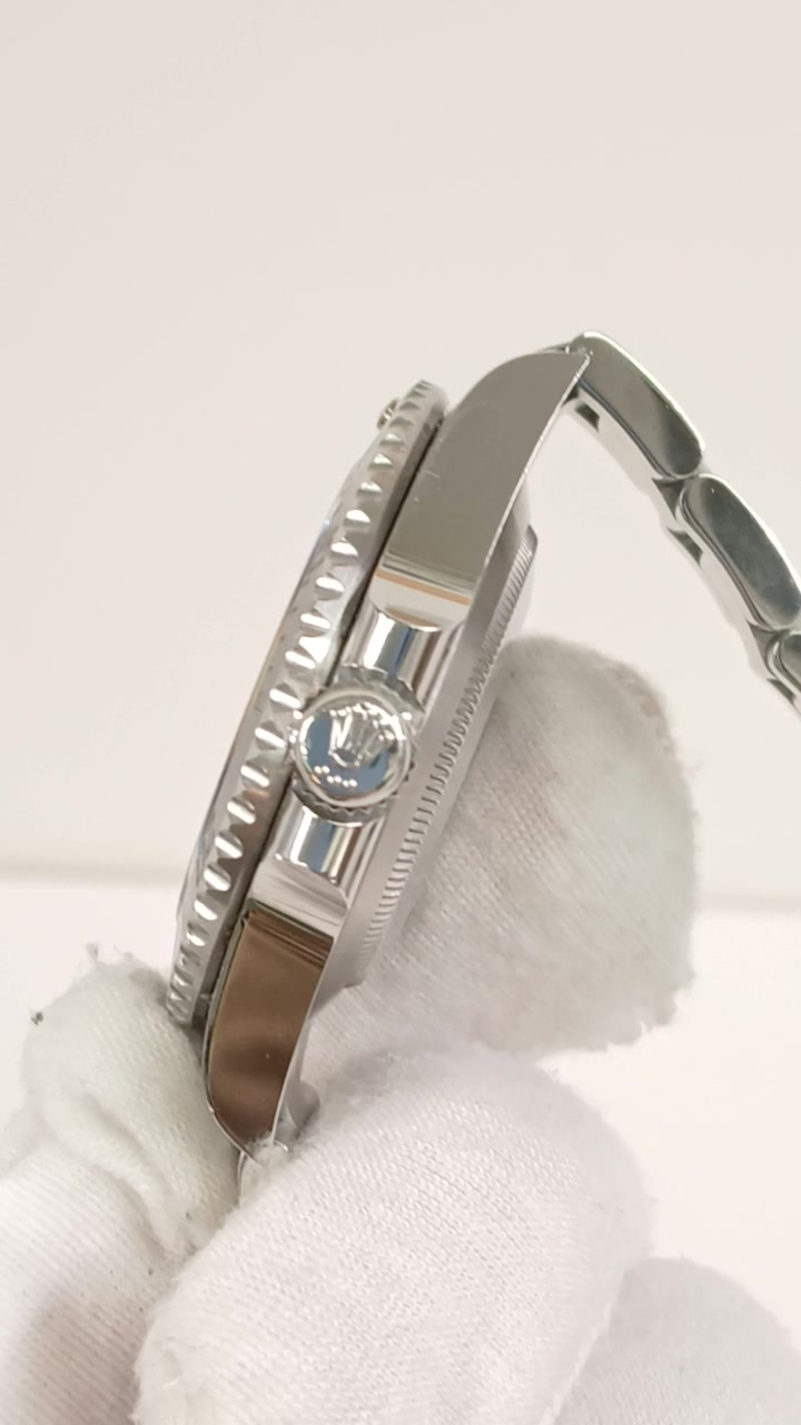 Rolex Submariner stock 61515 — Crown side from vendor video