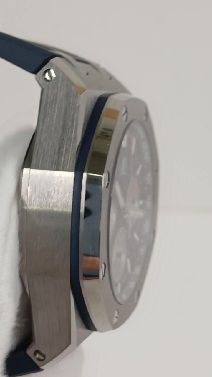 Audemars Piguet 61637 — Side profile view from vendor video