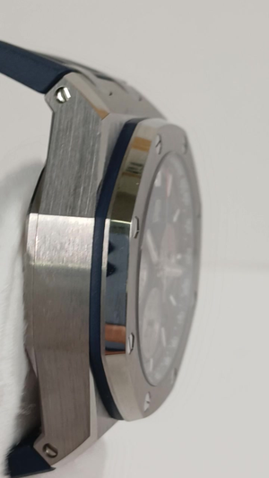 Audemars Piguet 61637 — Side profile view from vendor video