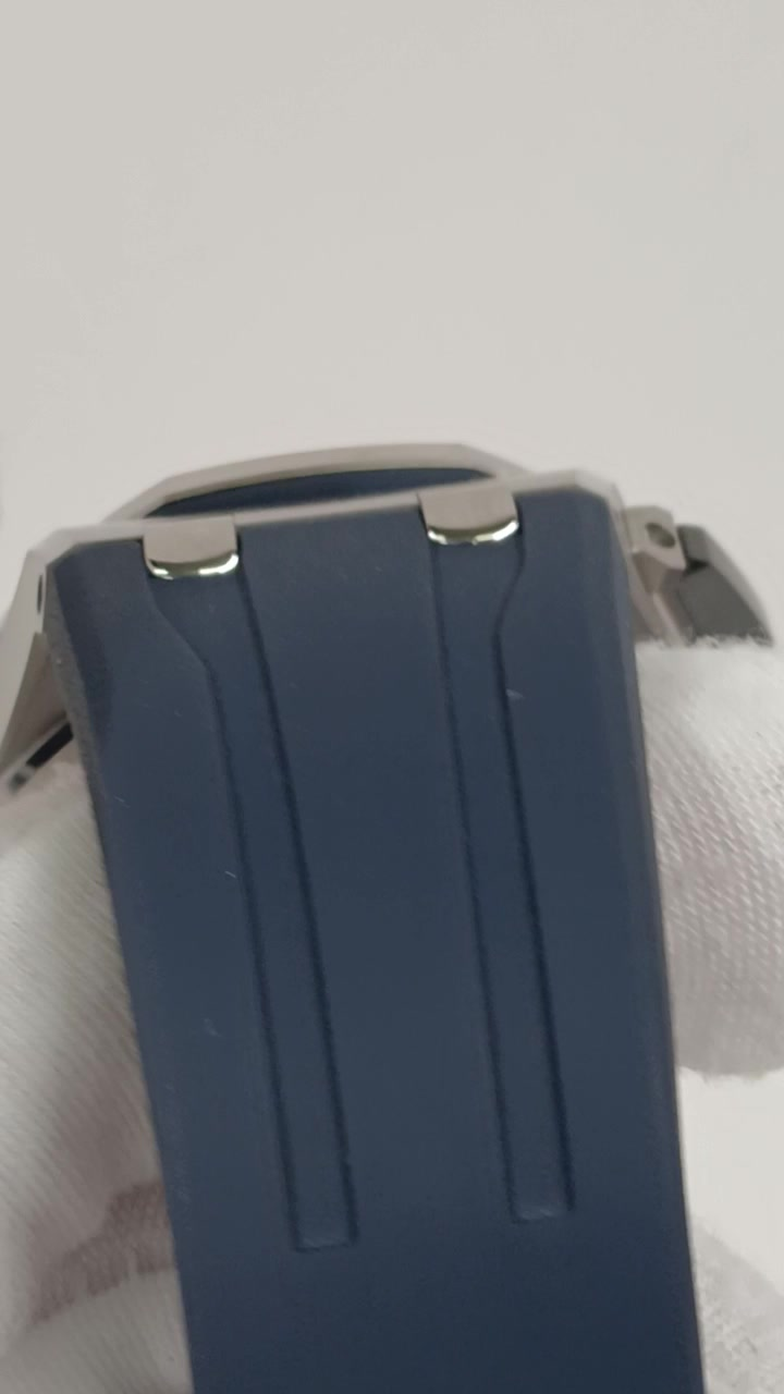 Audemars Piguet 61637 — Strap view from vendor video