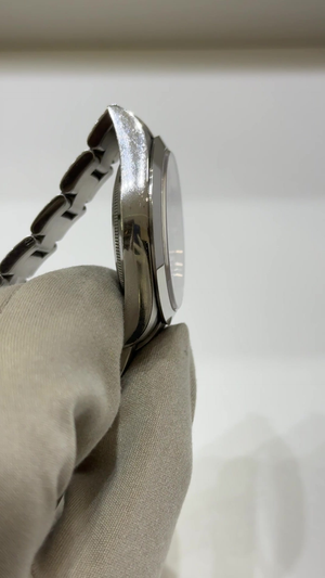 Rolex stock 63686 Case side from vendor video