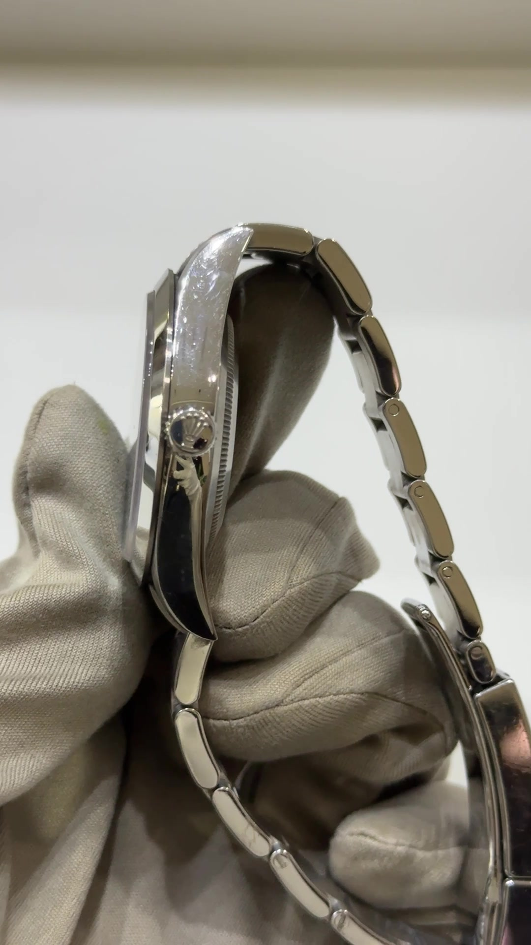 Rolex stock 63686 Crown and case from vendor video