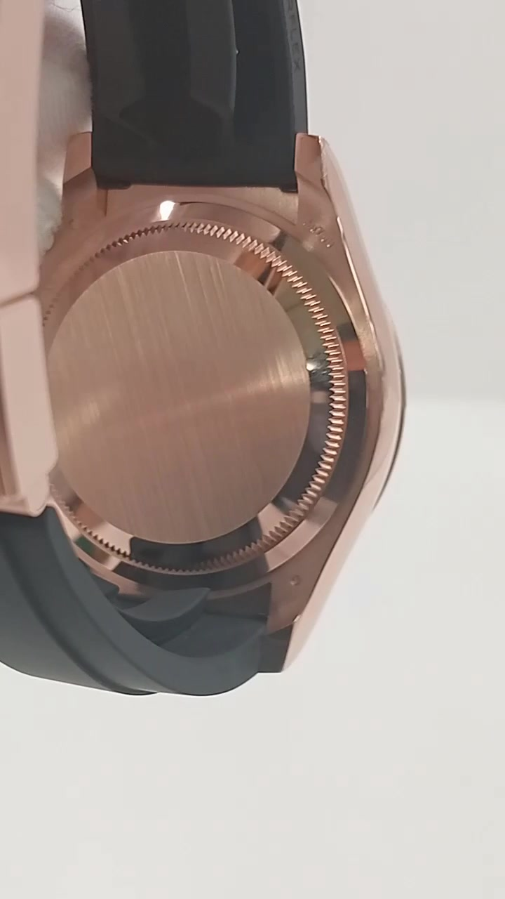 Rolex Daytona stock 65662 Caseback from vendor video