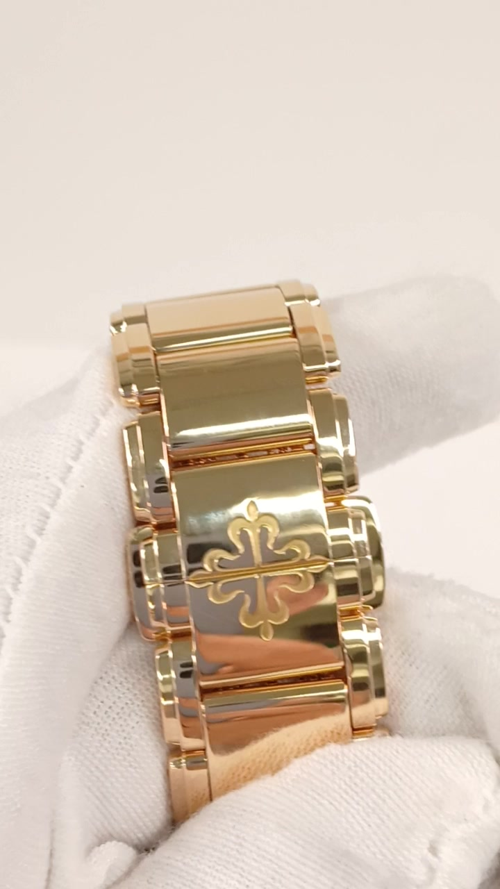 Patek Philippe 7300/1200R stock 66301 Clasp from vendor video