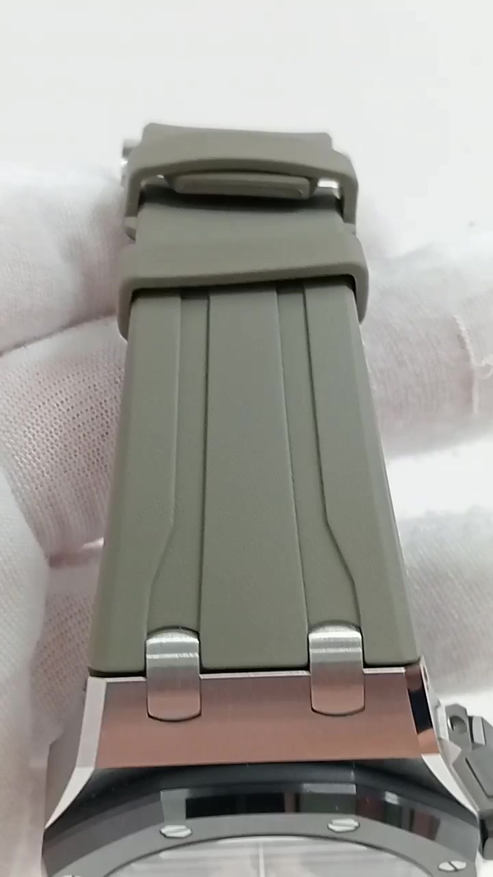 Audemars Piguet 68363 — Strap view from vendor video