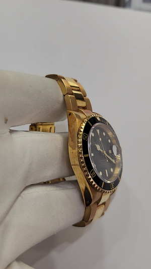 Rolex stock 68564 Case side from vendor video