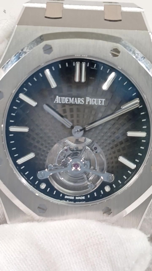 Audemars Piguet 68790 — Front view from vendor video