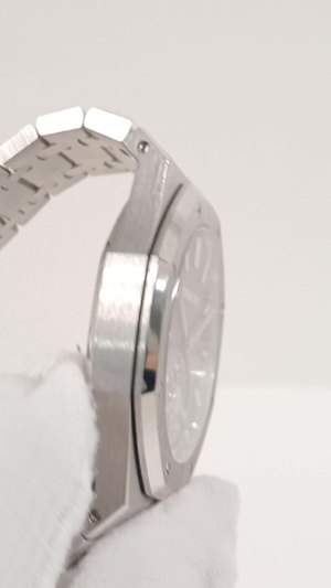 Audemars Piguet 68790 — Side profile view from vendor video