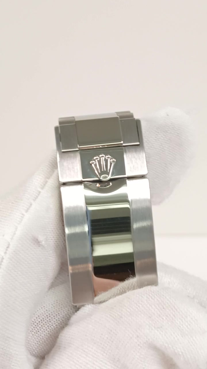 Rolex Daytona stock 69360 Clasp and bracelet from vendor video