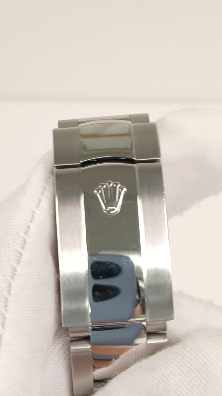 Rolex 116334G stock 69949 Clasp from vendor video