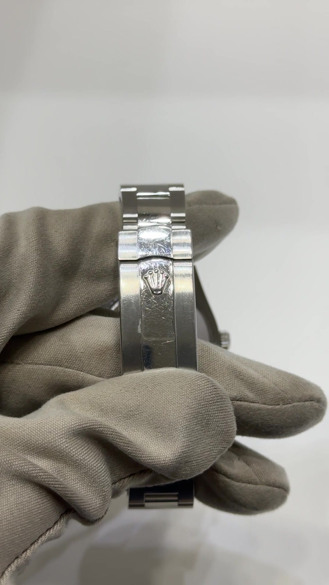 Rolex Datejust stock 70613 Clasp and bracelet from vendor video
