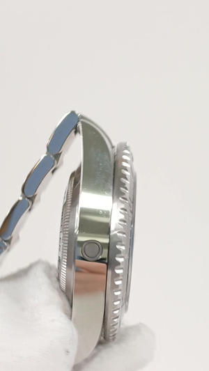 Rolex Sea-Dweller stock 72653 Helium valve side from vendor video