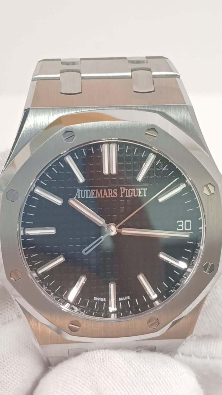 Audemars Piguet 15510ST.OO.1320ST.07 — Front view from vendor video