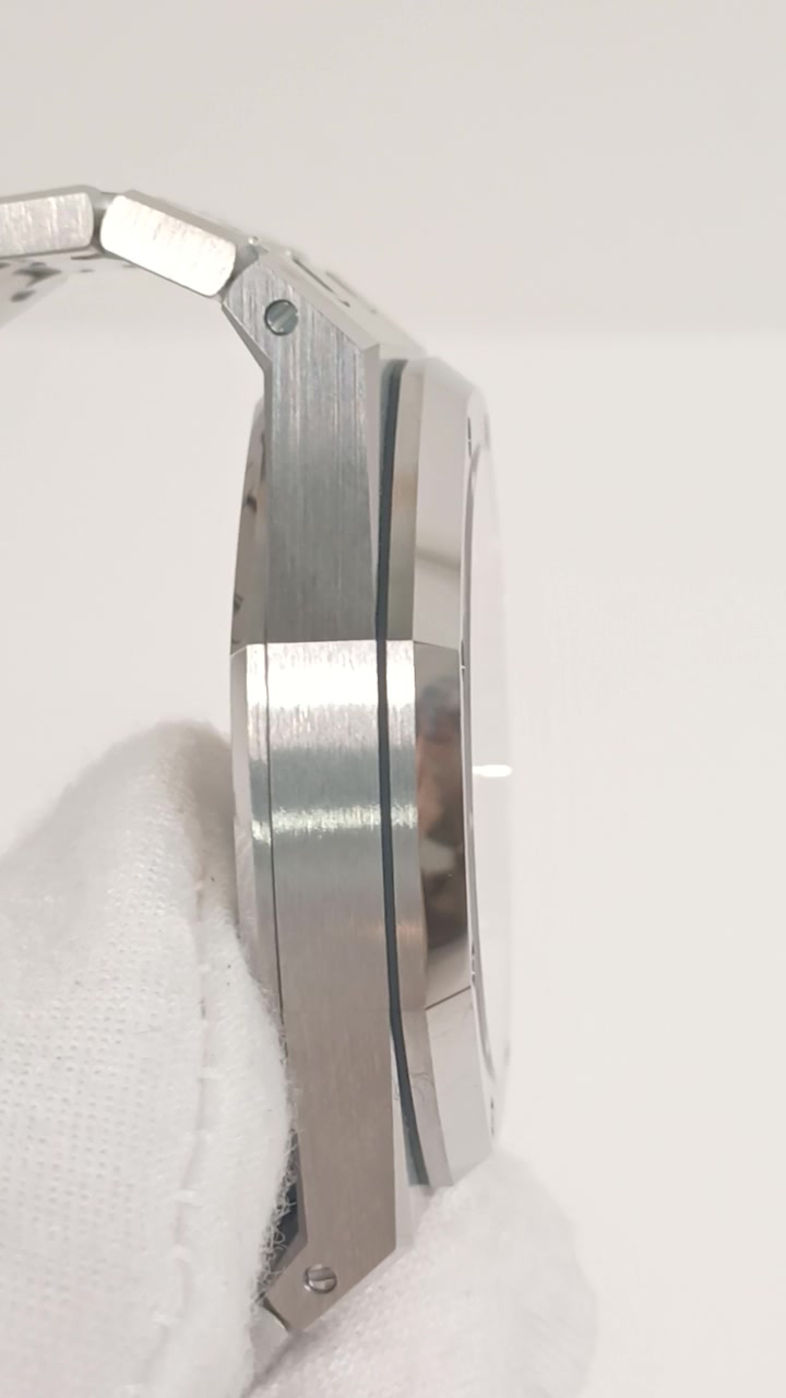 Audemars Piguet 15510ST.OO.1320ST.07 — Side profile view from vendor video