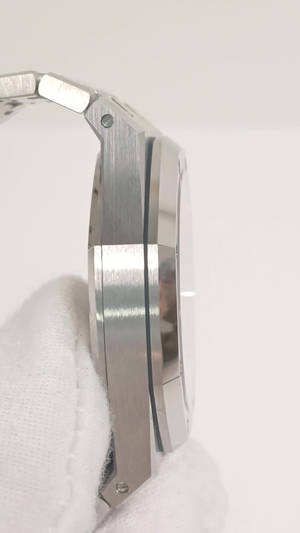 Audemars Piguet 15510ST.OO.1320ST.07 — Side profile view from vendor video