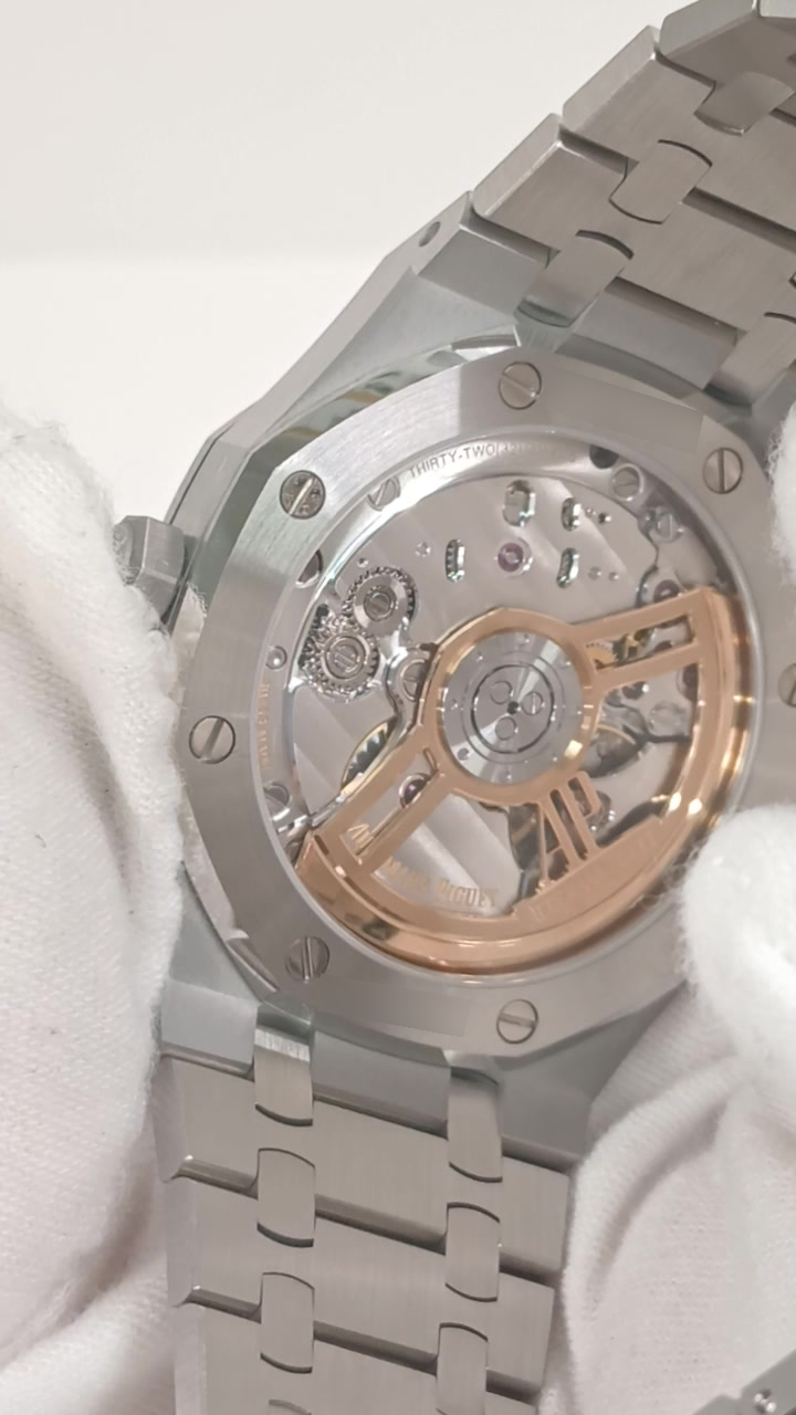 Audemars Piguet 15510ST.OO.1320ST.07 — Caseback view from vendor video