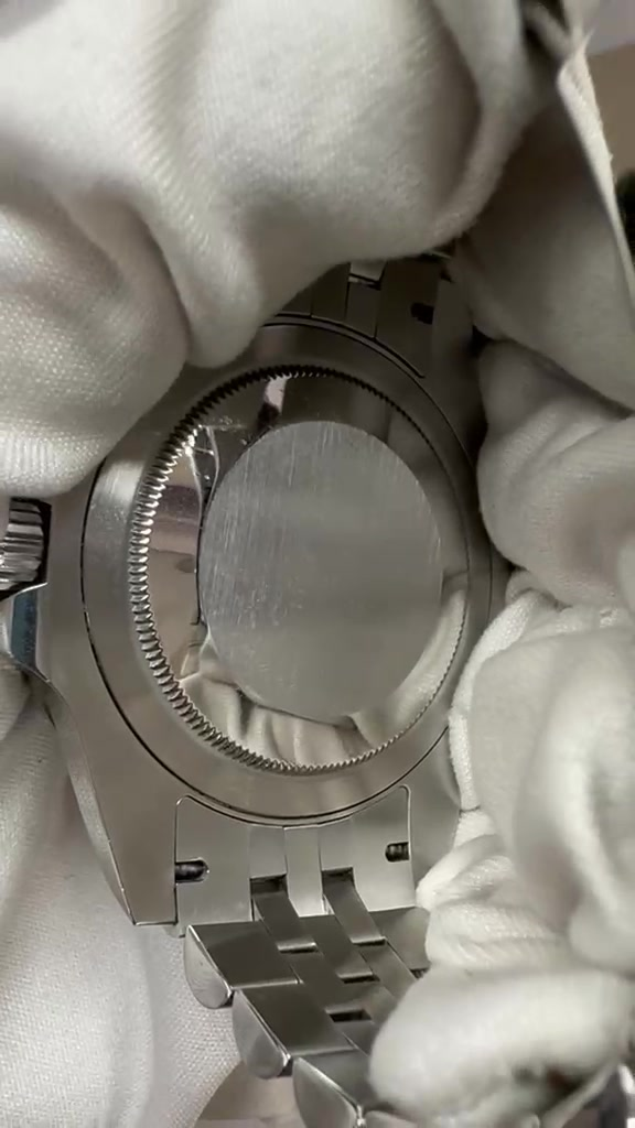 Rolex stock 74576 Caseback from vendor video